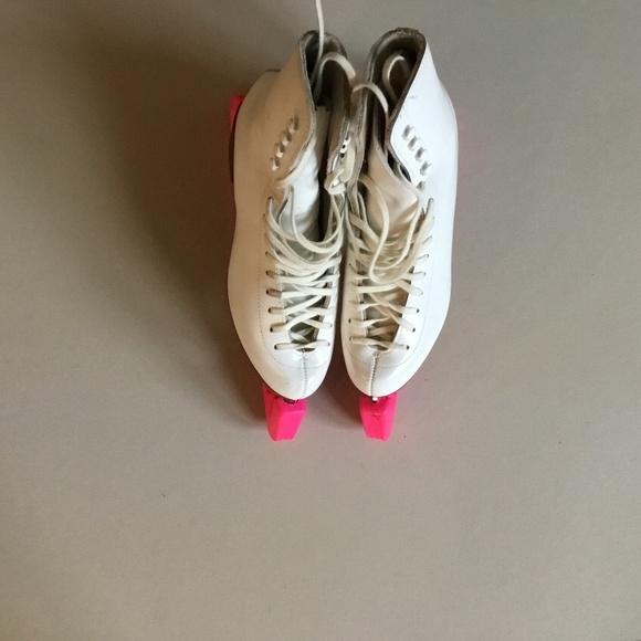 Riedell Shoes - RIEDELL Select Classic Figure Skate with Blade Guards